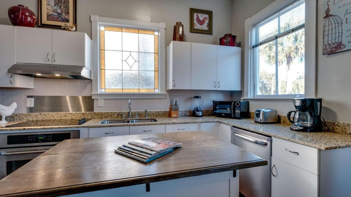Huge 5 Bed, 5 Bath In Historic Downtown Savannah Exterior photo